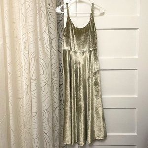 Vince | Scoop Neck Slip Midi Dress in Pistachio Velvet Size 0 Like NEW